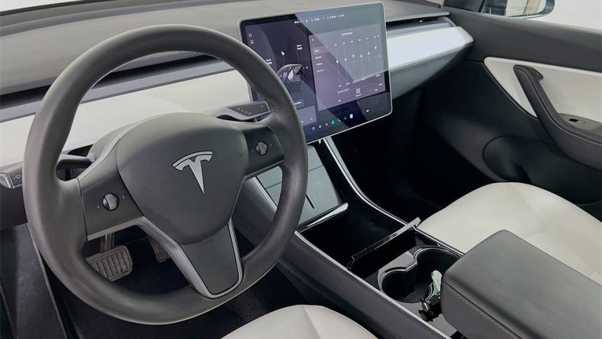 2021 Tesla Model Y 5YJYGDEE2MF077986