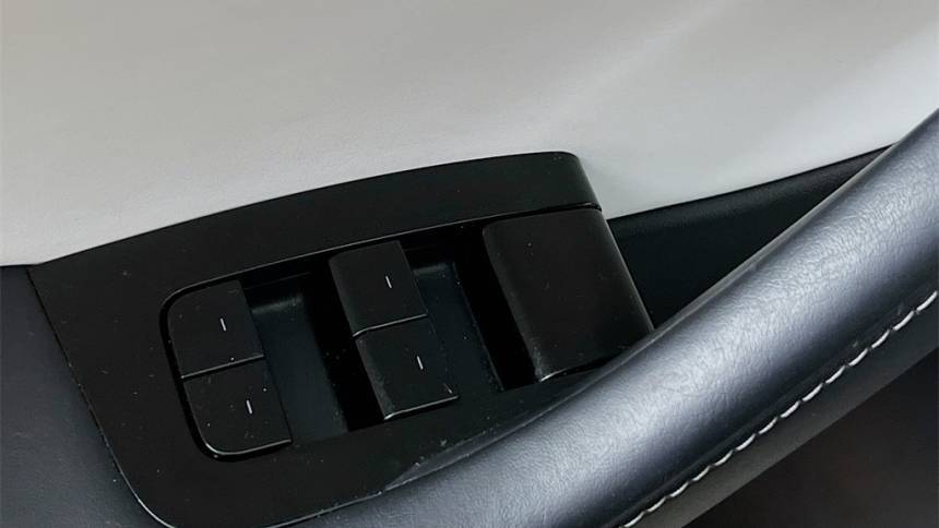 2021 Tesla Model Y 5YJYGDEE2MF077986