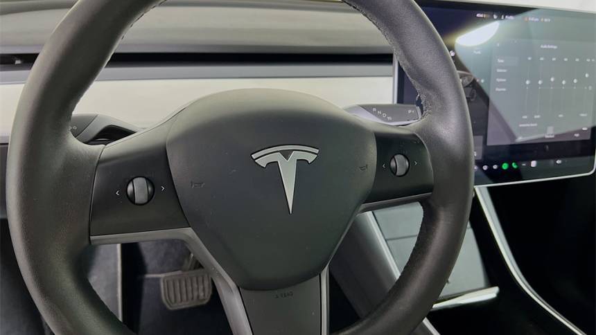 2021 Tesla Model Y 5YJYGDEE2MF077986