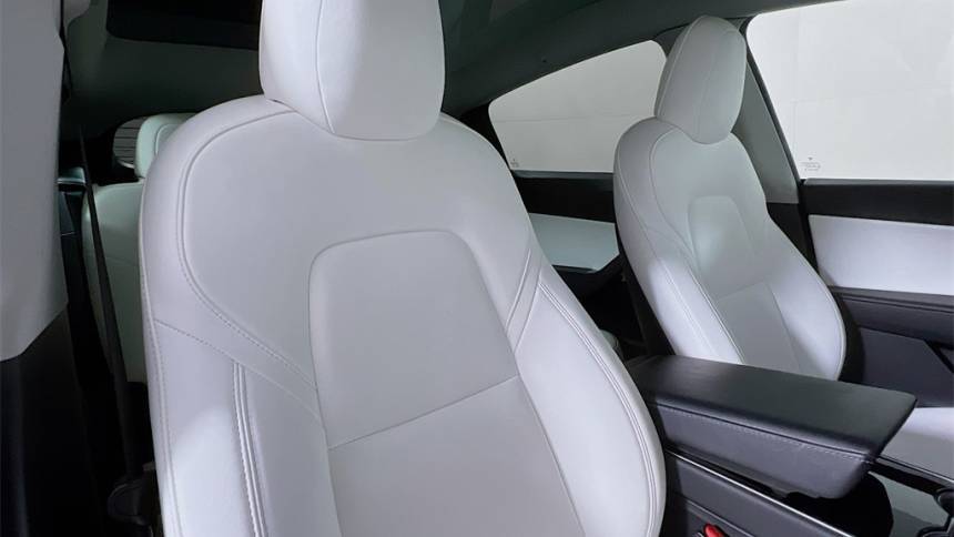 2021 Tesla Model Y 5YJYGDEE2MF077986