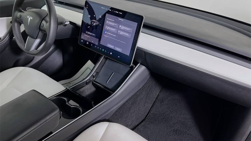2021 Tesla Model Y 5YJYGDEE2MF077986