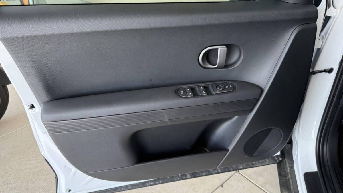 2025 Hyundai IONIQ 5 - Images - 7