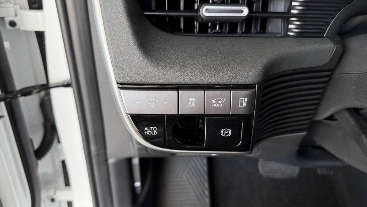 2025 Hyundai IONIQ 5 - Images - 17