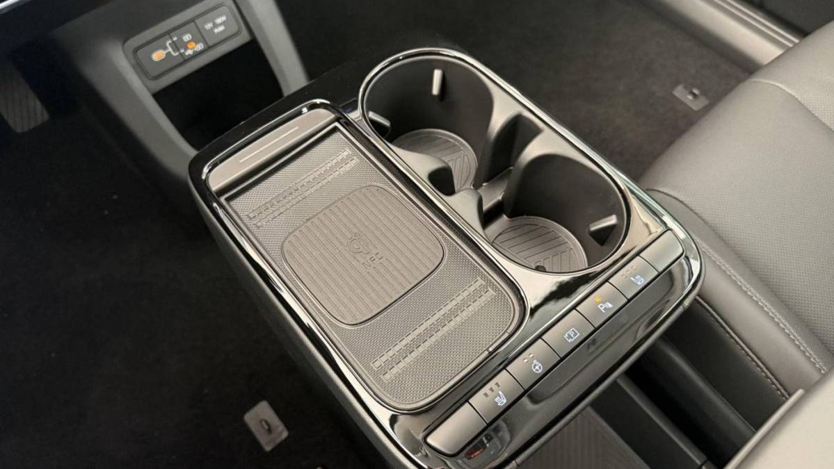 2025 Hyundai IONIQ 5 - Images - 23