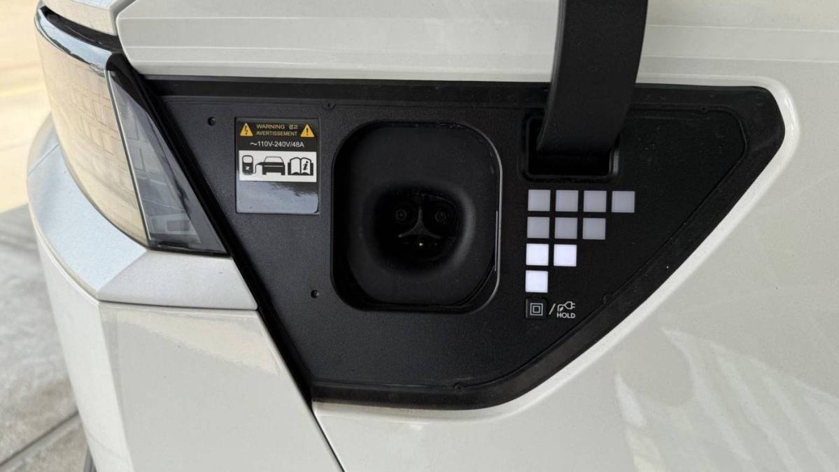 2025 Hyundai IONIQ 5 - Images - 31