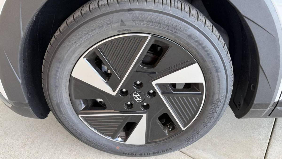 2025 Hyundai IONIQ 5 - Images - 32