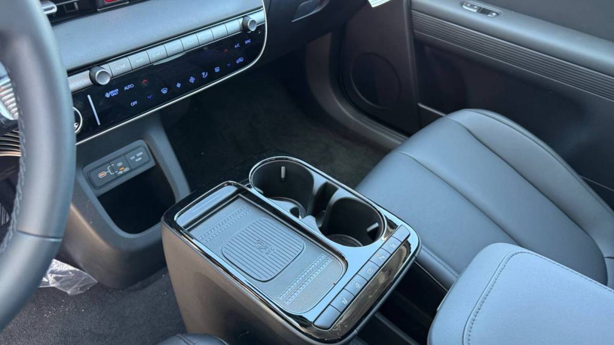 2025 Hyundai IONIQ 5 - Images - 13