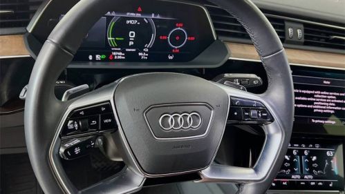 2022 Audi e-tron - Images - 12