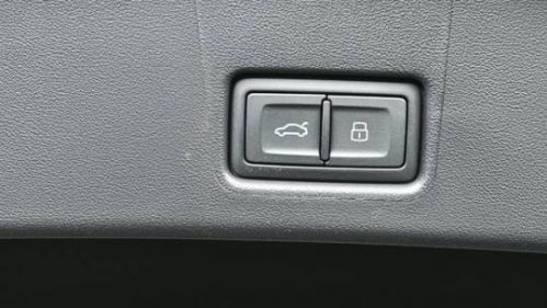 2025 Audi Q4 e-tron - Images - 28