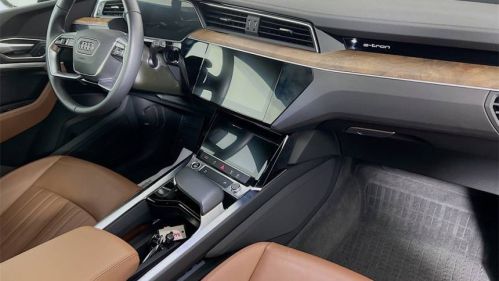 2022 Audi e-tron - Images - 31