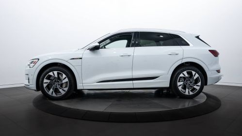2022 Audi e-tron - Images - 8