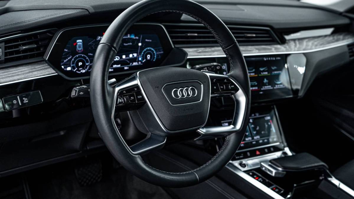 2022 Audi e-tron - Images - 10