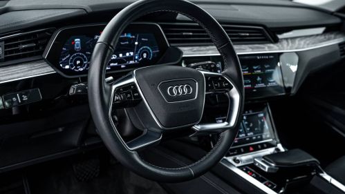 2022 Audi e-tron - Images - 10