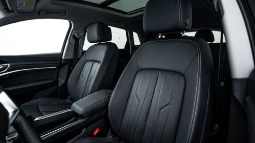 2022 Audi e-tron - Images - 16