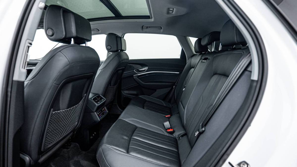 2022 Audi e-tron - Images - 18