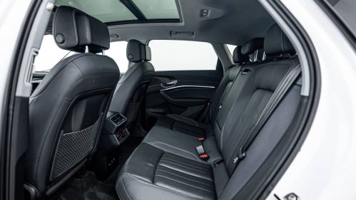 2022 Audi e-tron - Images - 18
