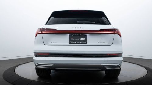 2022 Audi e-tron - Images - 19