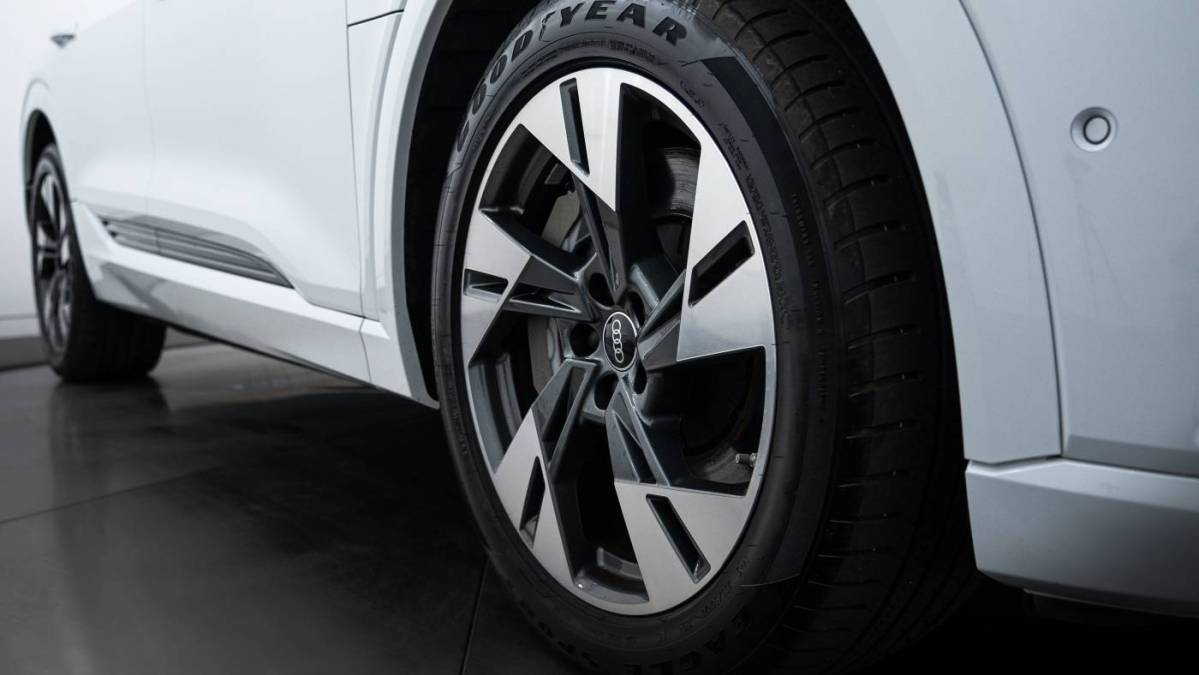 2022 Audi e-tron - Images - 23