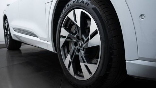 2022 Audi e-tron - Images - 23