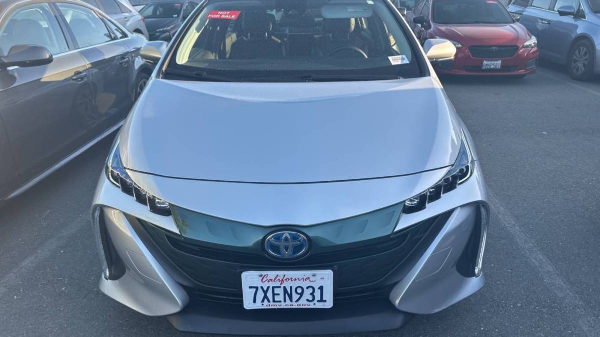 2017 Toyota Prius Prime - Images - 3