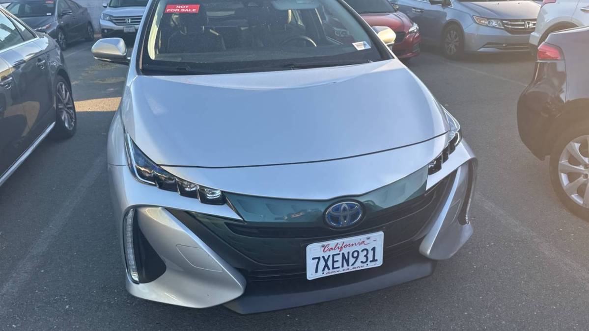 2017 Toyota Prius Prime - Images - 4