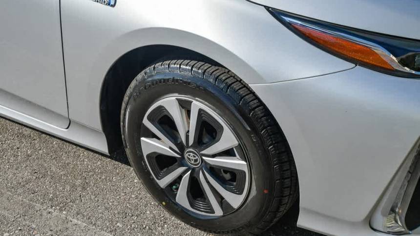 2018 Toyota Prius Prime - Images - 11